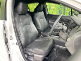 運転席まわりには十分なスペースがあり、大柄な方でもゆったり運転していただける環境です。