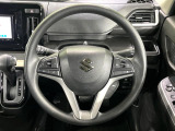 インテリアに合わせたデザインのステアリングは、運転される方のことも考え、運転しやすい形状、大きさです。是非一度、実際に触ってお確かめください。