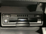 高速道路で便利な【ETC2.0】を装備しています。光ビーコン搭載で渋滞情報などナビゲーションと連動することで機能も充実いたします。他、観光施設に立ち寄るための高速料金割引サービス等もございます。