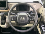 インテリアに合わせたデザインのステアリングは、運転される方のことも考え、運転しやすい形状、大きさです。是非一度、実際に触ってお確かめください。