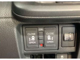 【両側パワースライドドア】両側がパワースライドドアになっており、運転席のスイッチやスマートキーでも開閉が可能です!開口部も広いので乗り降りも楽々♪