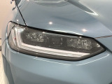 LEDヘッドライトは、点灯の瞬間から最大光量を発揮し、突然暗くなるトンネルなどでの安定感を高めます。