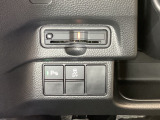 ハンドルの左下にETCとHondaセンシング用の、VSA(ABS+TCS+横滑り抑制)解除スイッチなどがついています。高速道路の料金所の通過も楽々です。 カードの取り出しもしやすい場所についています。