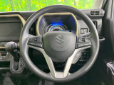 インテリアに合わせたデザインのステアリングは、運転される方のことも考え、運転しやすい形状、大きさです。是非一度、実際に触ってお確かめください。