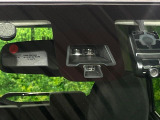 【エマージェンシーブレーキ】走行中に前方の車両等を認識し、衝突しそうな時は警報とブレーキで衝突回避と被害軽減をアシスト。より安全にドライブをお楽しみいただけます。