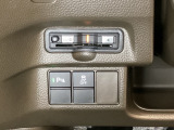 Hondaセンシング用の、VSA(ABS+TCS+横滑り抑制)解除のオンオフスイッチなどはハンドルの左下に装備しています。その上にETCがついています。高速道路の料金所の通過も楽々です。