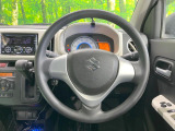 インテリアに合わせたデザインのステアリングは、運転される方のことも考え、運転しやすい形状、大きさです。是非一度、実際に触ってお確かめください。