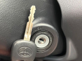 【キーレス】少し離れた場所からでもボタン一つでドアの開錠・施錠ができるのでとっても便利!ドアの鍵穴周りに傷をつけることもありません♪