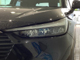 LEDヘッドライトは、点灯の瞬間から最大光量を発揮し、突然暗くなるトンネルなどでの安定感を高めます。