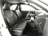 高いホールド性で運転姿勢が安定します。長距離ドライブでも疲れにくいのが魅力です。快適なドライビングライフをお送りください♪