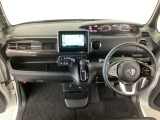 【前方視界】開放的な前方視界!運転がしやすく疲れにくいです♪窓が大きく、見通しがとっても良いおクルマですよ♪