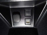 【USB給電】今では当たり前のUSB給電ソケットがついております。 スマホやデジカメなど出先や災害時の充電も可能です♪