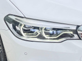 ●LEDヘッドライト:夜間走行時も良好な視界を確保し安心して運転できる高輝度LEDヘッドライトを装備!点灯速度が早く、消費電力も抑えられています。