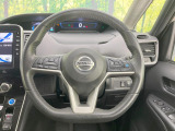 インテリアに合わせたデザインのステアリングは、運転される方のことも考え、運転しやすい形状、大きさです。是非一度、実際に触ってお確かめください。