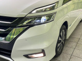 【LEDヘッドライト】悪天候や夜間走行時も良好な視界を確保し安心して運転できる高輝度LEDヘッドライトを装備!点灯速度が早く、消費電力も抑えられています。