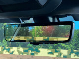 【スマートリヤビューミラー】後席の大きな荷物や同乗者で後方が確認しづらい時でも安心!カメラが撮影した車両後方の映像をルームミラー内に表示。クリアな視界で状況の確認が可能です!