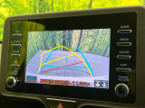 【バックカメラ】駐車時に後方がリアルタイム映像で確認できます。大型商業施設や立体駐車場での駐車時や、夜間のバック時に大活躍!運転スキルに関わらず、今や必須となった装備のひとつです!