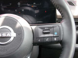 プロパイロット(ナビリンク機能付)は、NissanConnectナビゲーションシステムと連動し、予めカーブやジャンクションを把握し、スムースに曲がれるよう車速をコントロールします。