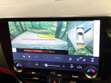 【パノラミックビューモニター】専用のカメラにより、上から見下ろしたような視点で360度クルマの周囲を確認することができます☆死角部分も確認しやすく、狭い場所での切り返しや駐車もスムーズに行えます。