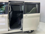 【両側オートスライドドア】子供を乗せたりするのにも隣のお車を気にせずストレスフリー★雨の日などはリモコンキーからドアの開閉ができとても便利♪