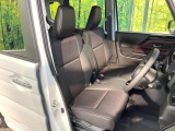 運転席シート廻りは使用感も少なく、良好な状態となっています。前オーナー様が丁寧に使っていたことがよくわかりますね。