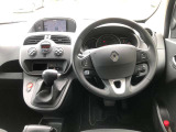 清潔な車内は禁煙車なので嫌な臭いはございません