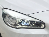 ●LEDヘッドライト:夜間走行時も良好な視界を確保し安心して運転できる高輝度LEDヘッドライトを装備!点灯速度が早く、消費電力も抑えられています。