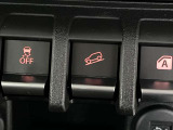 急な坂道や滑りやすい路面を下る際、ブレーキを踏まなくても自動的に車速を低速に保つ走行補助システム付き!