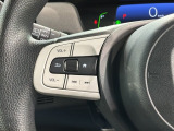 ステアリングにオーディオ操作スイッチが付いています。オーディオ画面に直接タッチしなくても操作が出来ますので、運転に集中できます。