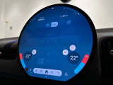 唯一無二の最先端の有機ELテクノロジーが採用された大型の円形センターディスプレイ