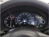 【明るく見やすいメーター】視認性が良く明るく見やすいメーター。運転者にとって見やすいメーターは運転していても疲れないですよね。