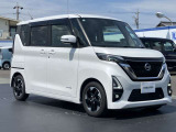 エマージェンシーブレーキ(衝突被害軽減ブレーキ)、フロントカメラが車両や歩行者を検知し警告音と共に衝突回避、軽減をアシストしてくれます。