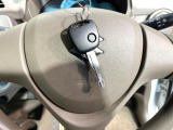 【キーレス】少し離れた場所からでもボタン一つでドアの開錠・施錠ができるのでとっても便利!ドアの鍵穴周りに傷をつけることもありません♪