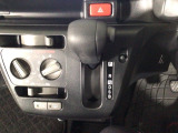 オートマチックシフトレバーは、手になじみ操作しやすい形状で安全運転にもつながります♪