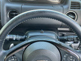 運転席の手元でシフトアップシフトダウンの操作が可能なパドルシフトを装備しています♪