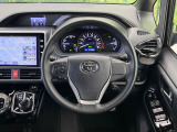 【純正革巻きステアリング】上質な革を使用することで、手にしっかり馴染みとても運転しやすいハンドルです♪