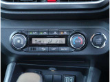 【オートエアコン】1年中快適な室内を提供!車内温度を設定すると、風量を自動で調整してくれます。