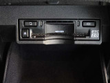 運転席お膝元にETCカード挿入口がございます。