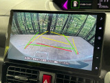 【バックカメラ】駐車時に後方がリアルタイム映像で確認できます。大型商業施設や立体駐車場での駐車時や、夜間のバック時に大活躍!運転スキルに関わらず、今や必須となった装備のひとつです!