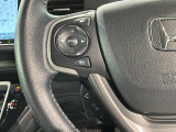 ステアリングにオーディオ操作スイッチが付いています。オーディオ画面に直接タッチしなくても操作が出来ますので、運転に集中できます。
