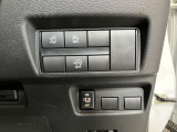 両側オートスライドドアです♪運転席のボタンやキーのボタンでも開閉できます!手荷物がいっぱいの時でも簡単にドアの開け閉めができるのでとっても便利です♪