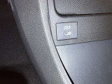スマートフォンやお手持ちの機器のバッテリー残量が少なくなっても、運転中に充電ができるので安心ですね!