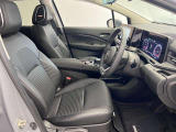 ゆったりと座れる運転席シートですのでストレスなく運転が出来ますよ!