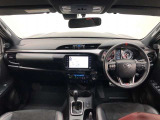 視界も広く、シ-トの位置がたかいので周囲が見やすいので安全に運転できます。また、周辺機器も簡単に操作できますので、ドライバーにとって使いやすく、万が一の時にも安全に設計されています。