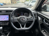 運転席周りはすっきりしていて運転に集中できます。