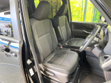 運転席シート廻りは使用感も少なく、良好な状態となっています。前オーナー様が丁寧に使っていたことがよくわかりますね。