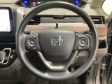 ハンドルにHondaセンシング系のクルーズコントロールやレーンキープアシストなどのスイッチと、オーディオの操作スイッチが装備されています。ハンドルから手を離さず安全に操作できます。