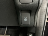 車がカーブの外側へ膨らんだり内側へ巻き込んだりする挙動を防止し安定した走行をサポートする横滑り防止装置付きです!