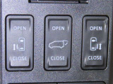 両側電動スライドドアを装備しております。
