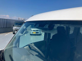 障害物を感知して、衝突の可能性がある場合、運転者へ警告音を発したり、衝突の可能性が高い場合、ブレーキの補助操作を行い、減速して衝突被害を軽減するシステムです。